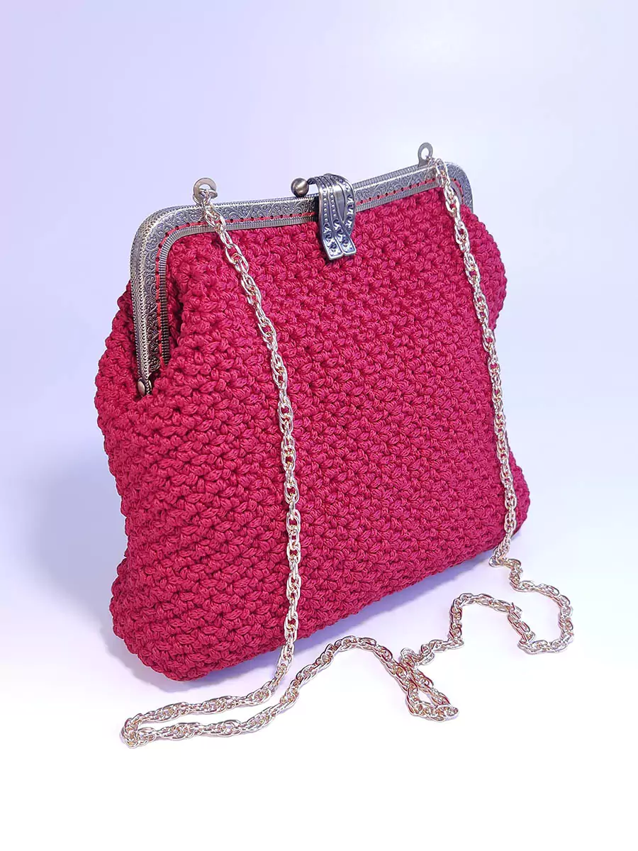 Χειροποίητη Πλεκτή Κόκκινη Τσάντα με Vintage Κούμπωμα και Χρυσή Αλυσίδα | CHRISARTI