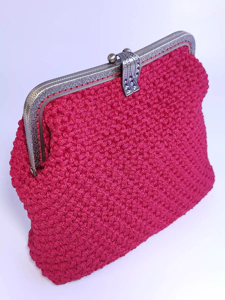 Χειροποίητη Πλεκτή Κόκκινη Τσάντα με Vintage Κούμπωμα και Χρυσή Αλυσίδα | CHRISARTI