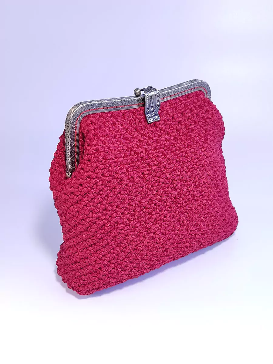 Χειροποίητη Πλεκτή Κόκκινη Τσάντα με Vintage Κούμπωμα και Χρυσή Αλυσίδα | CHRISARTI