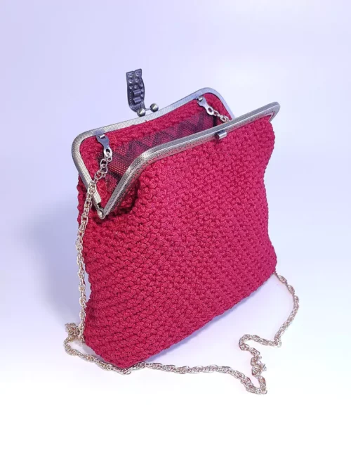 Χειροποίητη Πλεκτή Κόκκινη Τσάντα με Vintage Κούμπωμα και Χρυσή Αλυσίδα | CHRISARTI