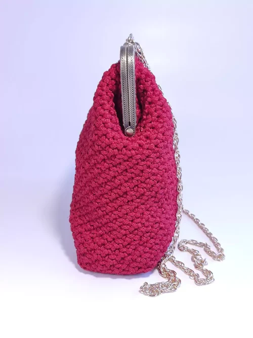 Χειροποίητη Πλεκτή Κόκκινη Τσάντα με Vintage Κούμπωμα και Χρυσή Αλυσίδα | CHRISARTI