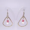 Σκουλαρίκια με μεταλλικό δάκρυ λευκό μαργαριτάρι & ροζ αχάτη
