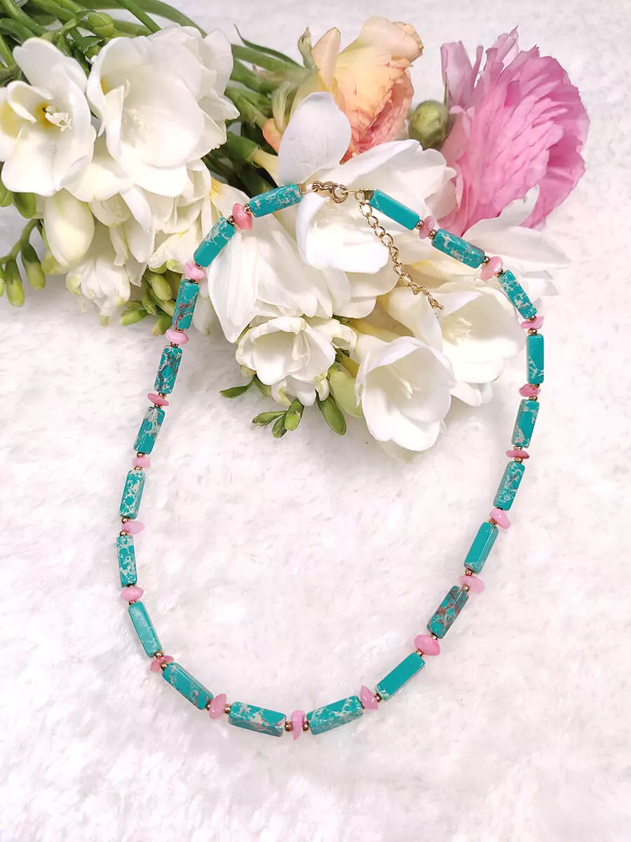 Κολιέ τσόκερ με πράσινο χαολίτη & ροζ κοχύλι