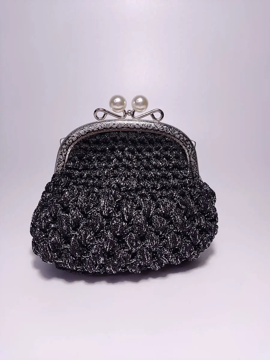 WALLET-0007_1 Πορτοφόλι με vintage κούμπωμα μαύρο γυαλιστερό