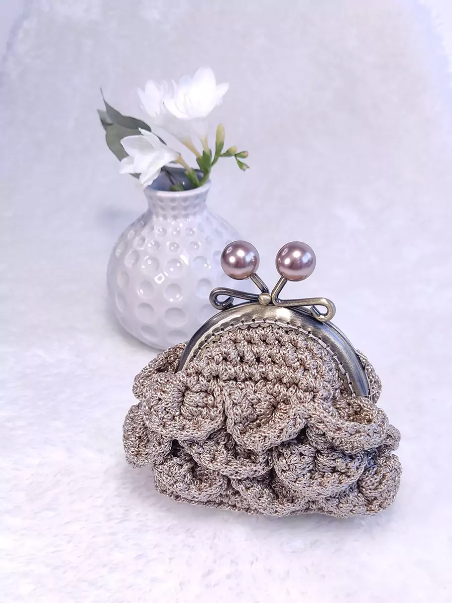 Πορτοφόλι μικρό με vintage κούμπωμα χρυσό