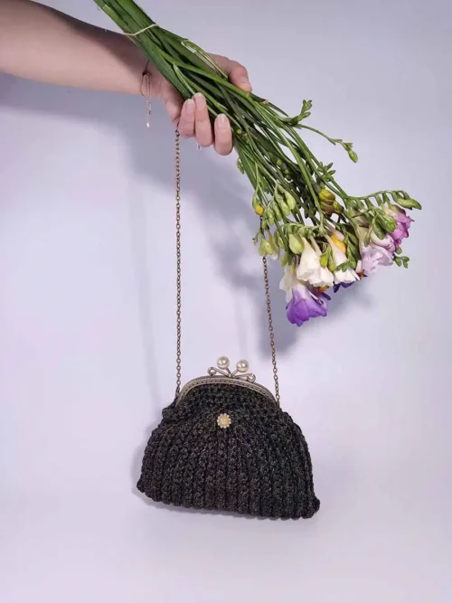 Τσάντα μικρή με vintage κούμπωμα λαδί