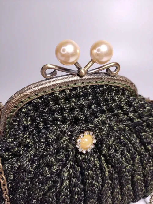 Τσάντα μικρή με vintage κούμπωμα λαδί