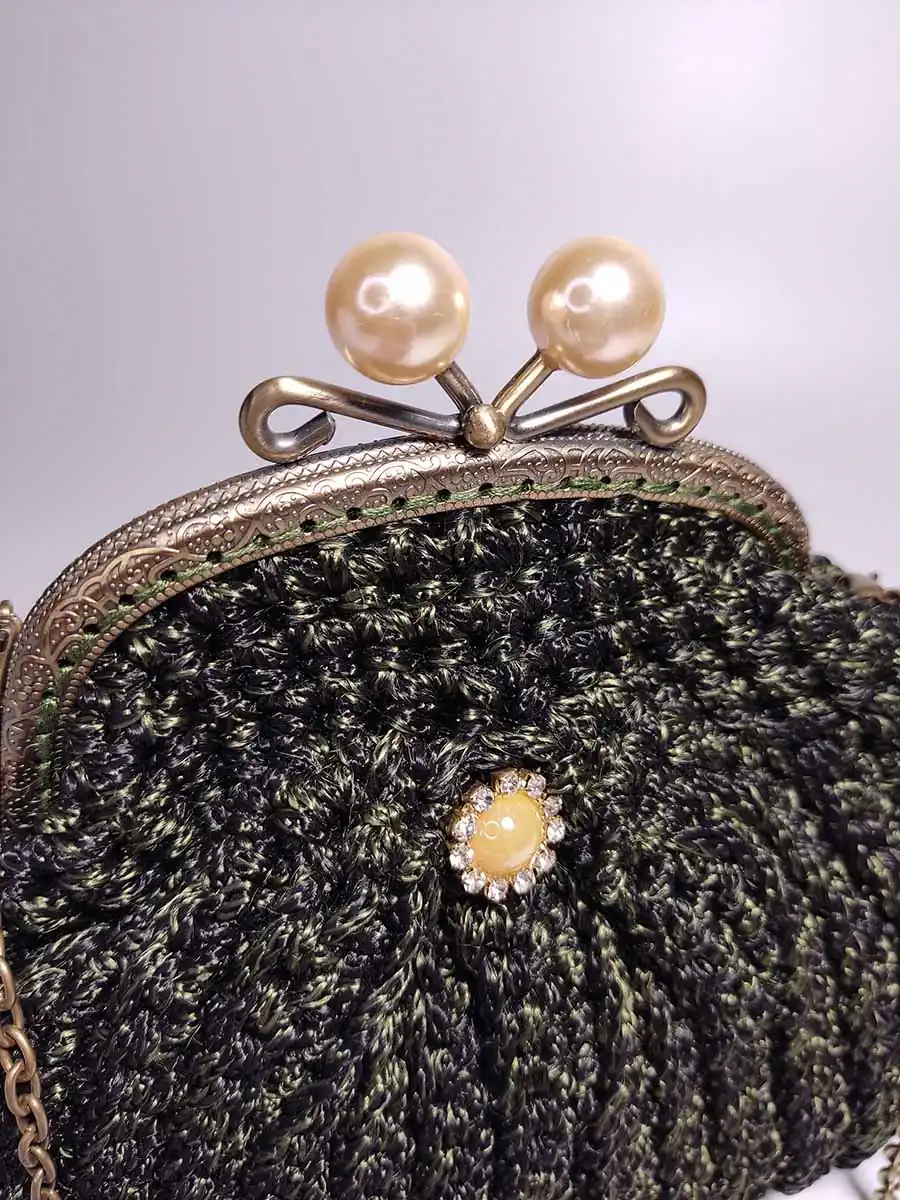 Τσάντα χειροποίητη μικρή με vintage κούμπωμα λαδί