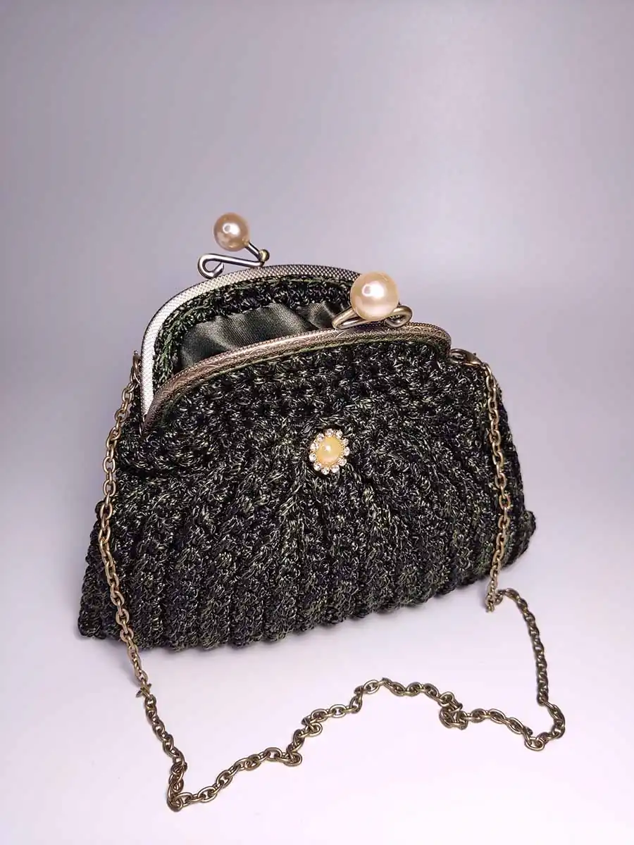 Τσάντα χειροποίητη μικρή με vintage κούμπωμα λαδί