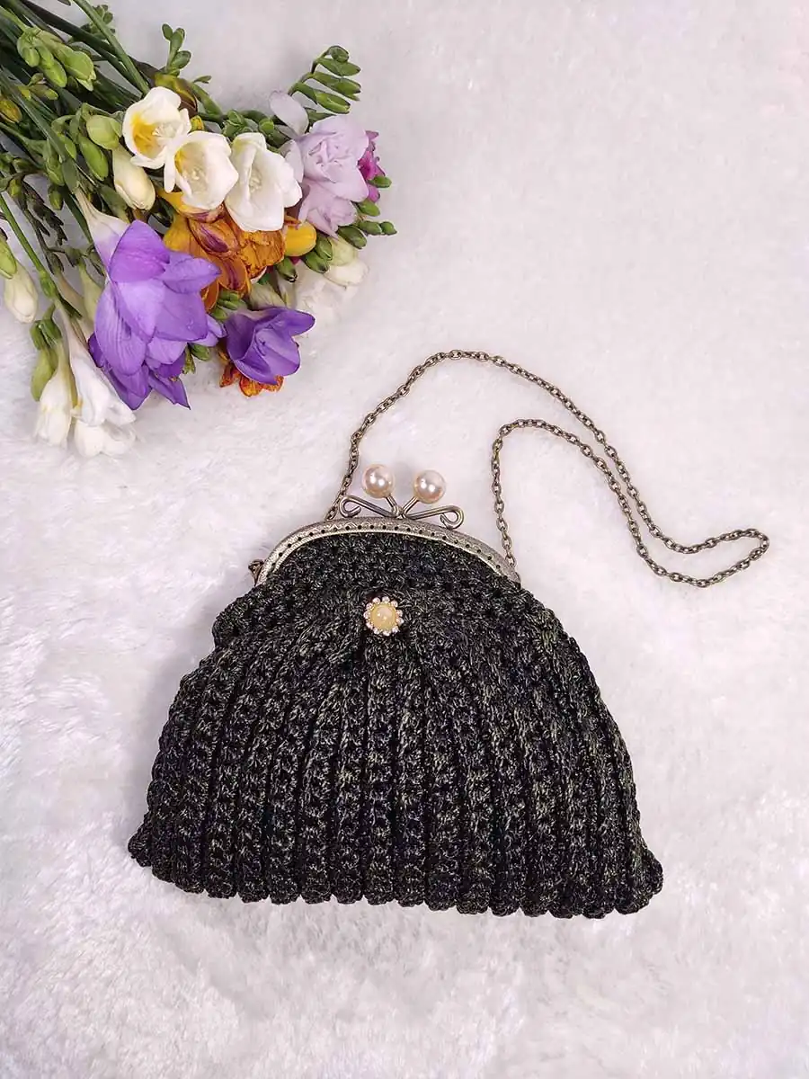 Τσάντα μικρή με vintage κούμπωμα λαδί