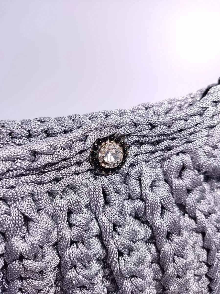 Ασημί Χειροποίητο Τσαντάκι με Αλυσίδα και Διακριτική Γυαλάδα | CHRISARTI