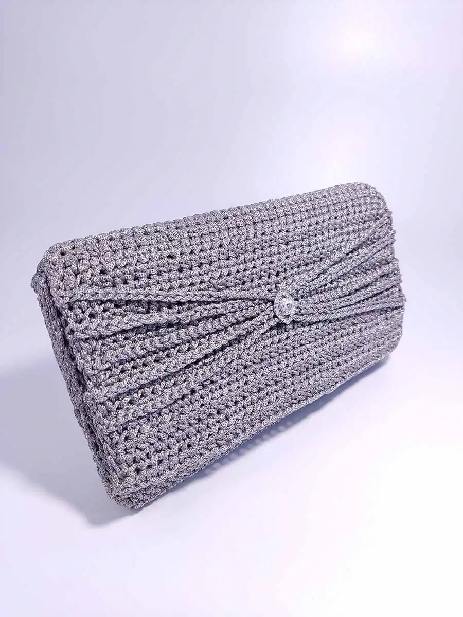 Χειροποίητη Πλεκτή Ασημί Τσάντα-Φάκελος με Κρύσταλλο | CHRISARTI