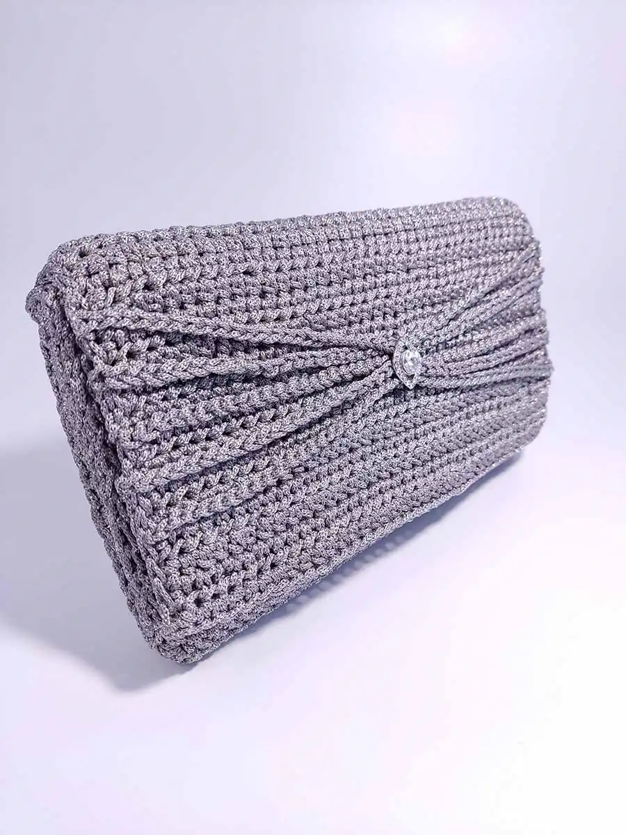 Χειροποίητη Πλεκτή Ασημί Τσάντα-Φάκελος με Κρύσταλλο | CHRISARTI