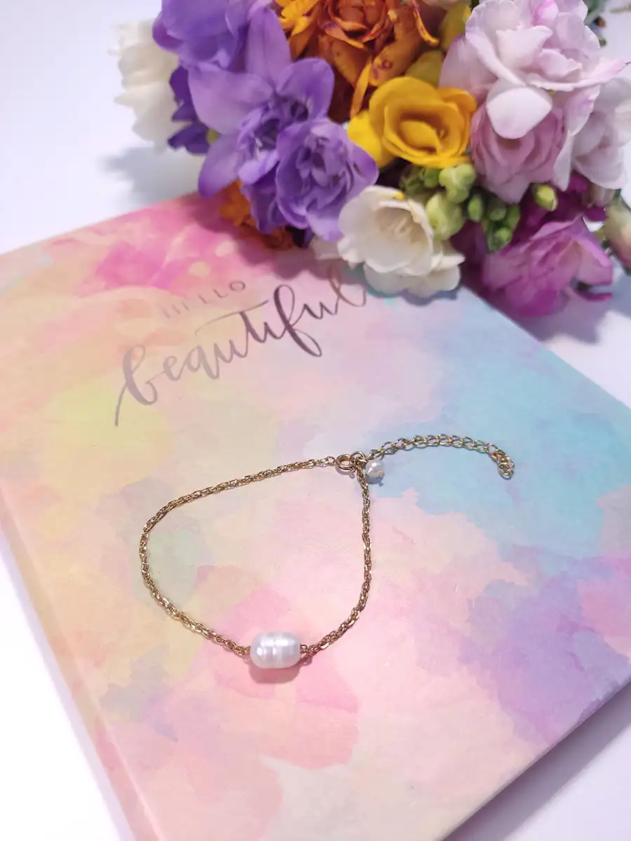 BRACELET-0003 Βραχιόλι ατσάλινο χρυσό με λευκό μαργαριτάρι