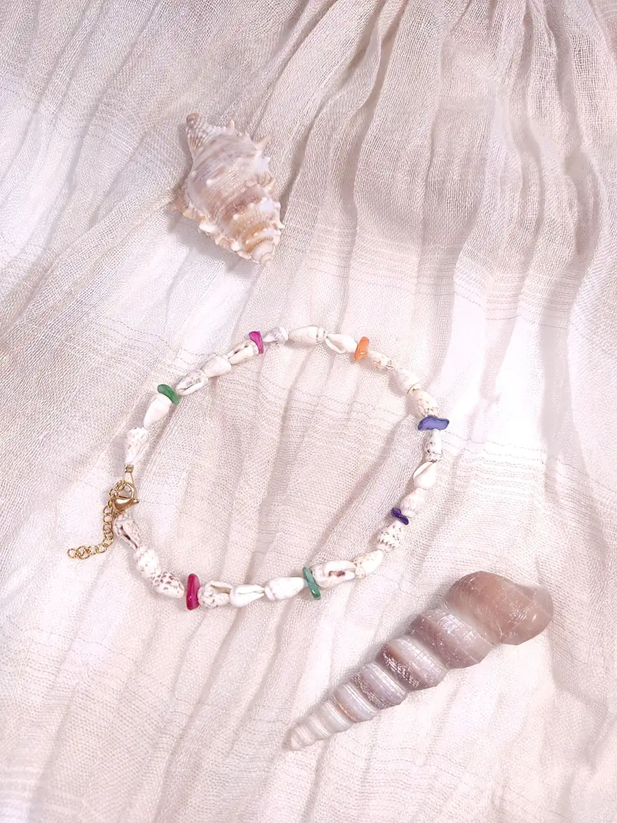 ANKLET-0001 (1) Βραχιόλι ποδιού με λευκά κοχύλια & φίλντισι