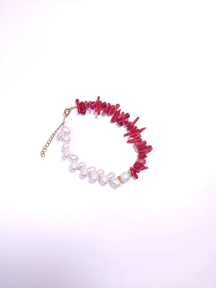 Βραχιόλι με λευκά μαργαριτάρια & κόκκινο κοράλλι