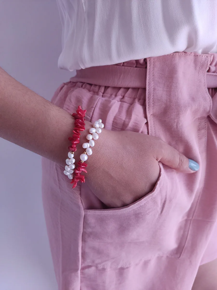 Βραχιόλι με λευκά μαργαριτάρια & κόκκινο κοράλλι