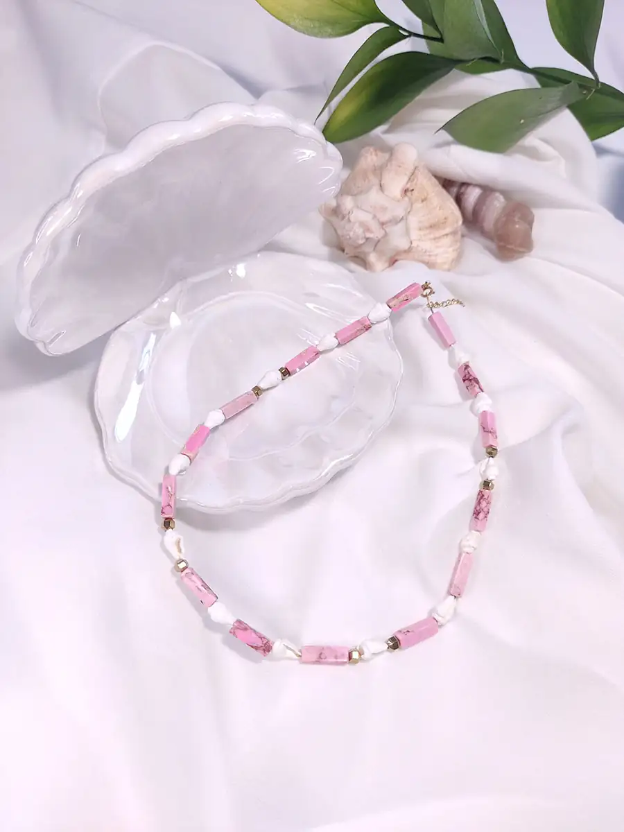 NECKLACE-0020 (3) Κολιέ τσόκερ με ροζ νεφρίτη & λευκά κοχύλια