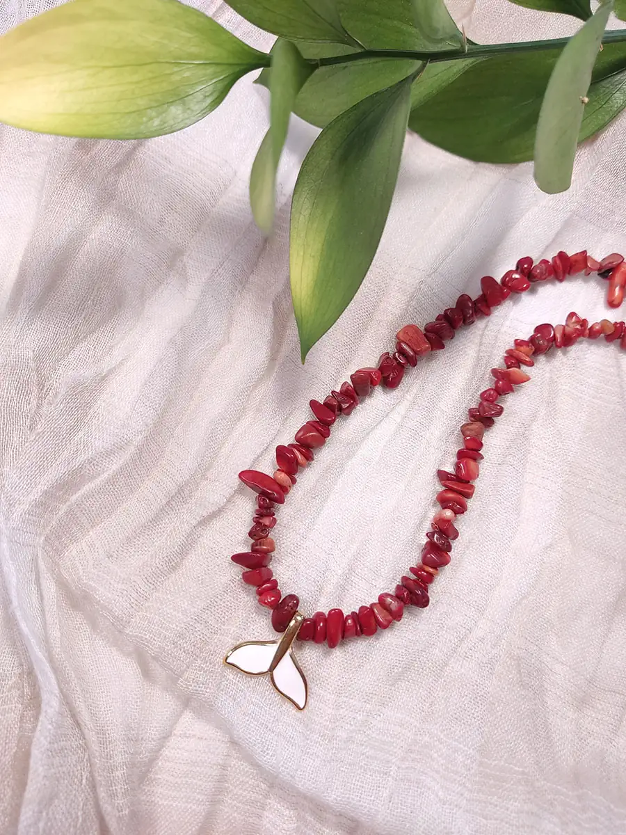 Κολιέ με κόκκινο κοράλλι & ατσάλινη ουρά γοργόνας