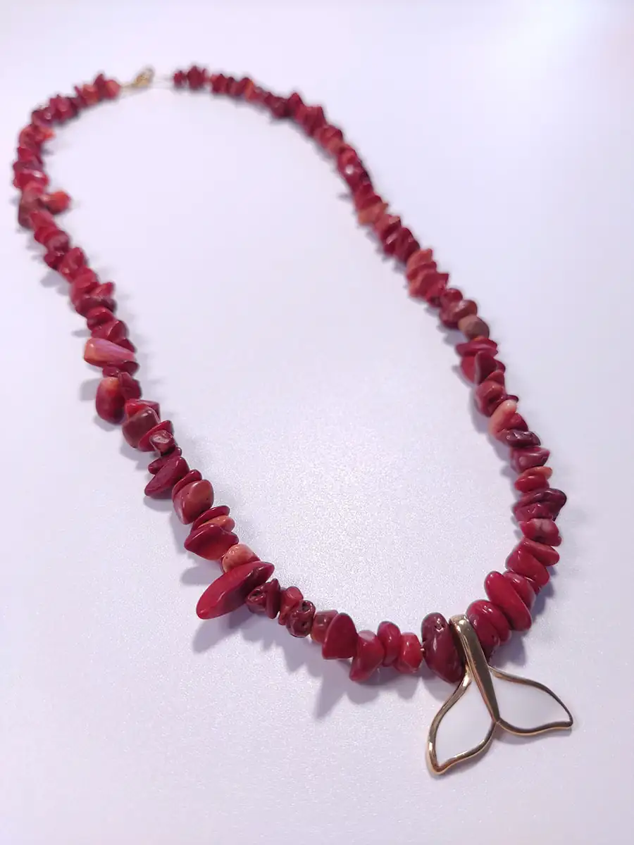 Κολιέ με κόκκινο κοράλλι & ατσάλινη ουρά γοργόνας