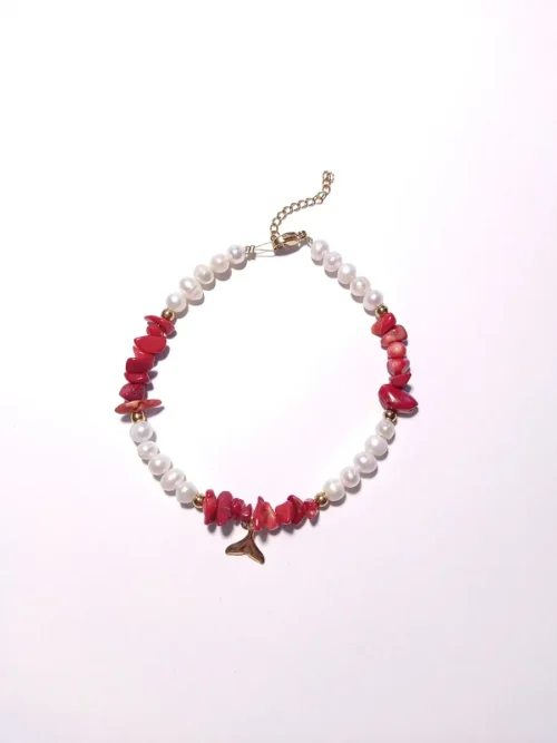 Βραχιόλι ποδιού με μαργαριτάρια κοράλλι & ατσάλινη χρυσή ουρά