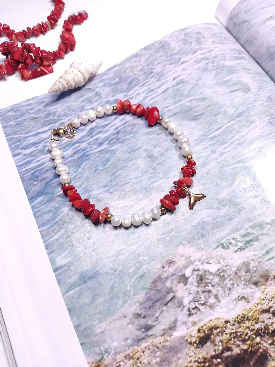 Βραχιόλι ποδιού με μαργαριτάρια κοράλλι & ατσάλινη χρυσή ουρά