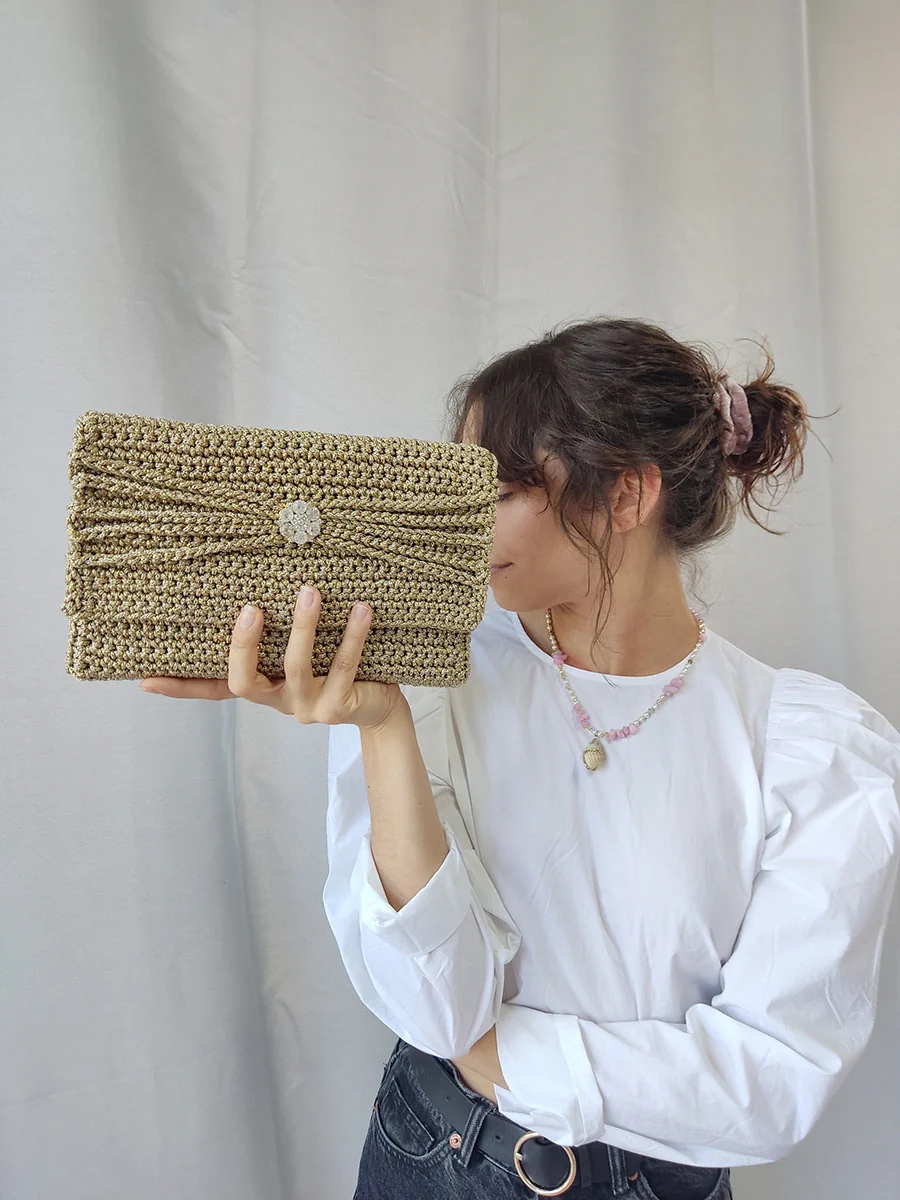 Χειροποίητη Πλεκτή Χρυσή Τσάντα-Φάκελος Διακοσμημένος με Κρύσταλλα | CHRISARTI