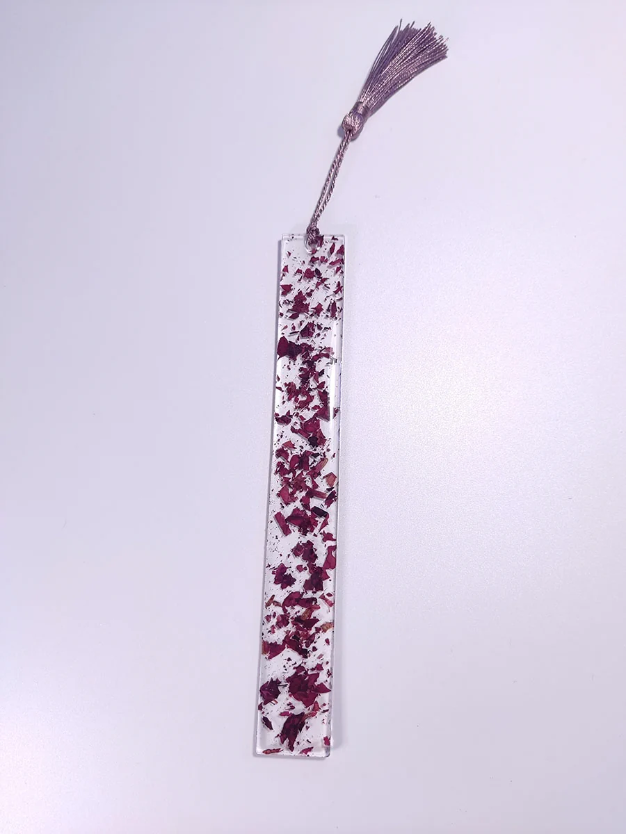 Σελιδοδείκτης με πέταλα κόκκινου τριαντάφυλλου