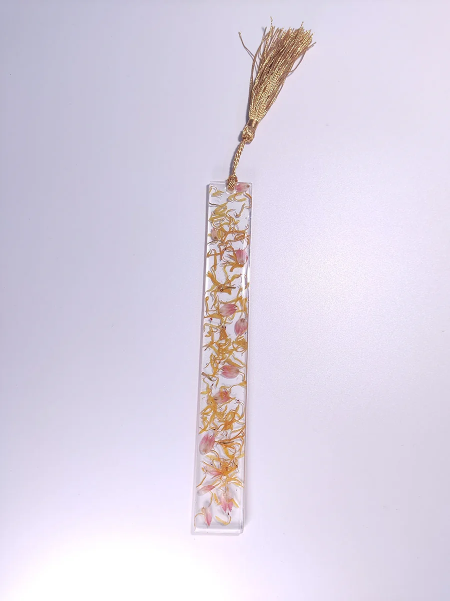 BOOKMARK-0007 (1) Σελιδοδείκτης με πέταλα κίτρινου χρυσάνθεμου