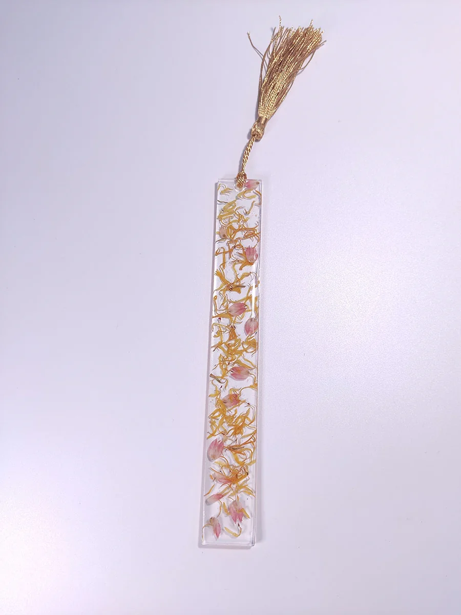 BOOKMARK-0007 (3) Σελιδοδείκτης με πέταλα κίτρινου χρυσάνθεμου