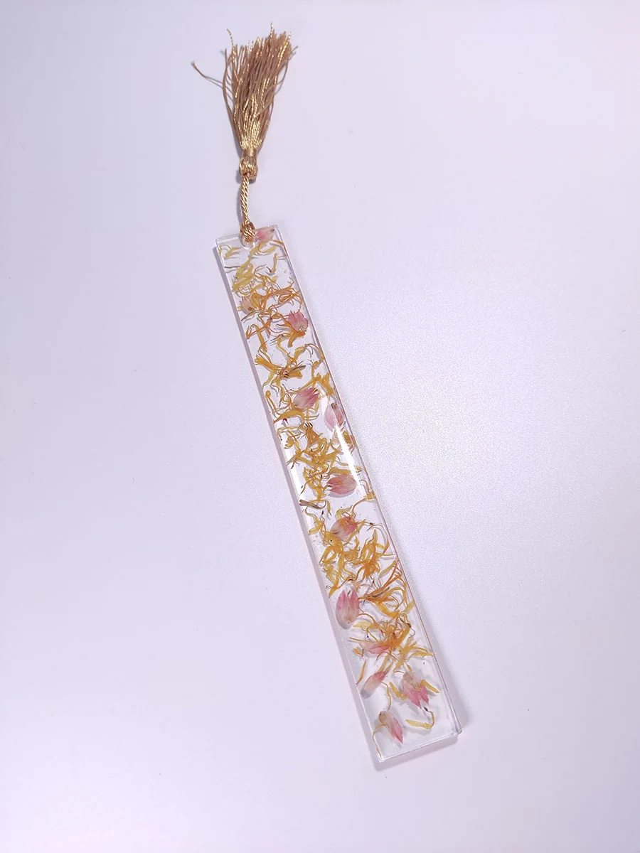 BOOKMARK-0007 (4) Σελιδοδείκτης με πέταλα κίτρινου χρυσάνθεμου