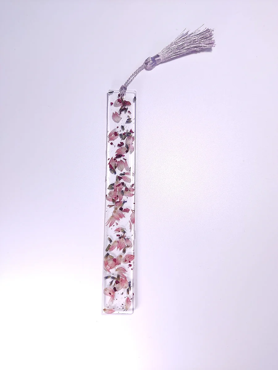 BOOKMARK-0008 (2) Σελιδοδείκτης από υγρό γυαλί με ροζ πέταλα και λεβάντα