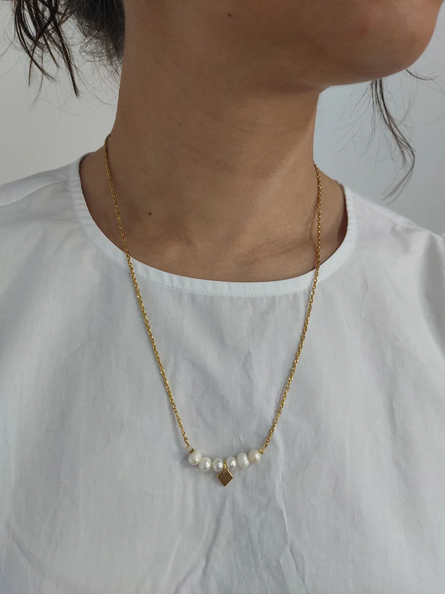 NECKLACE-0002 (3) Αλυσίδα ατσάλινη με λευκά μαργαριτάρια & ρόμβο