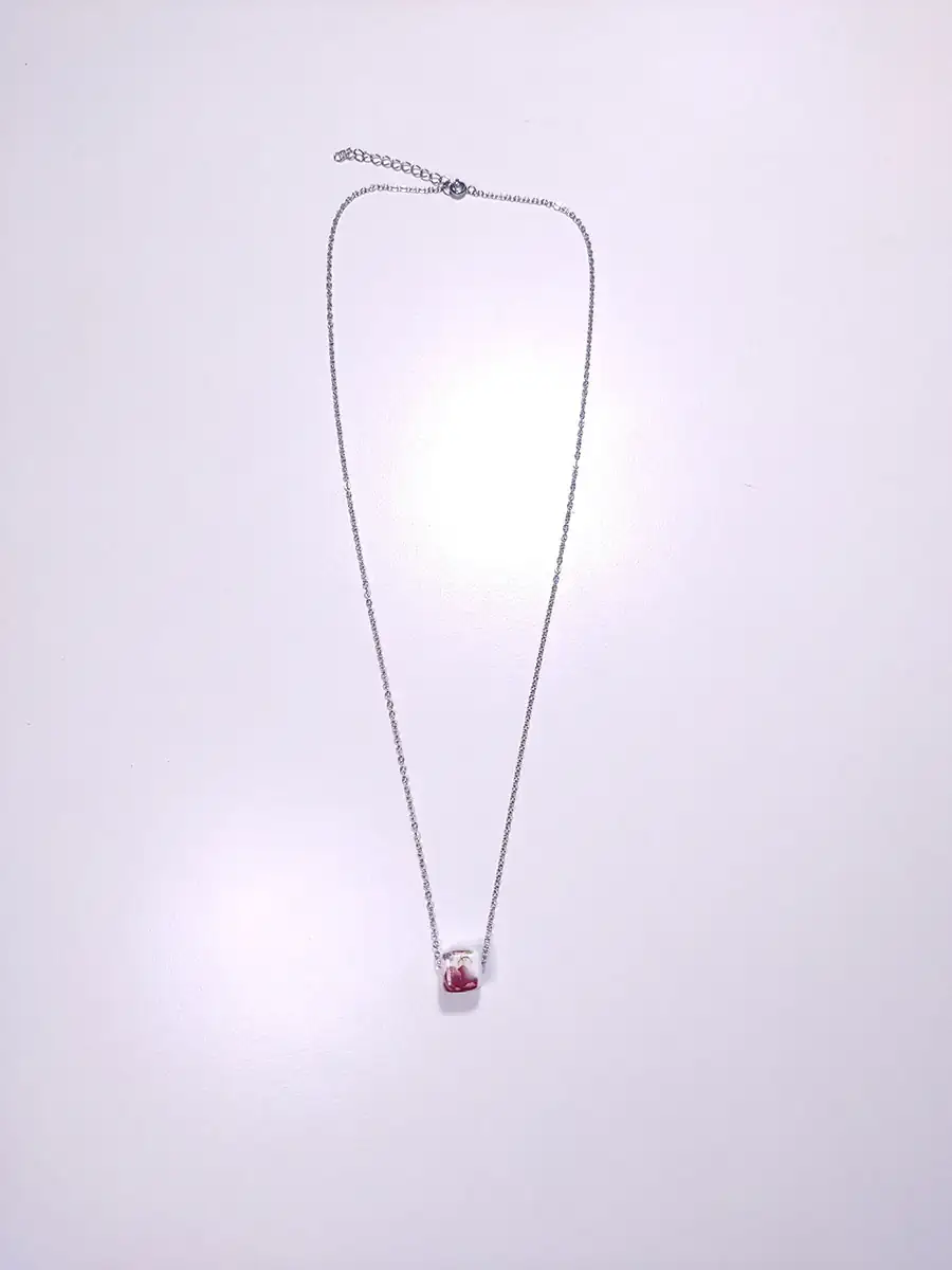 Αλυσίδα ασημί ατσάλινη με κύβο με μοβ λουλούδια