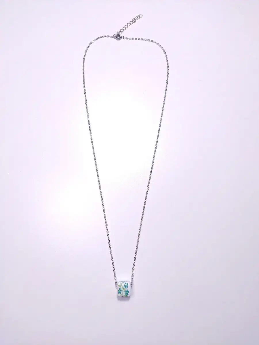 Αλυσίδα ασημί ατσάλινη με κύβο με πράσινα λουλούδια