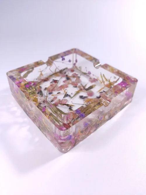 Τασάκι τετράγωνο με αποξηραμένα λουλούδια