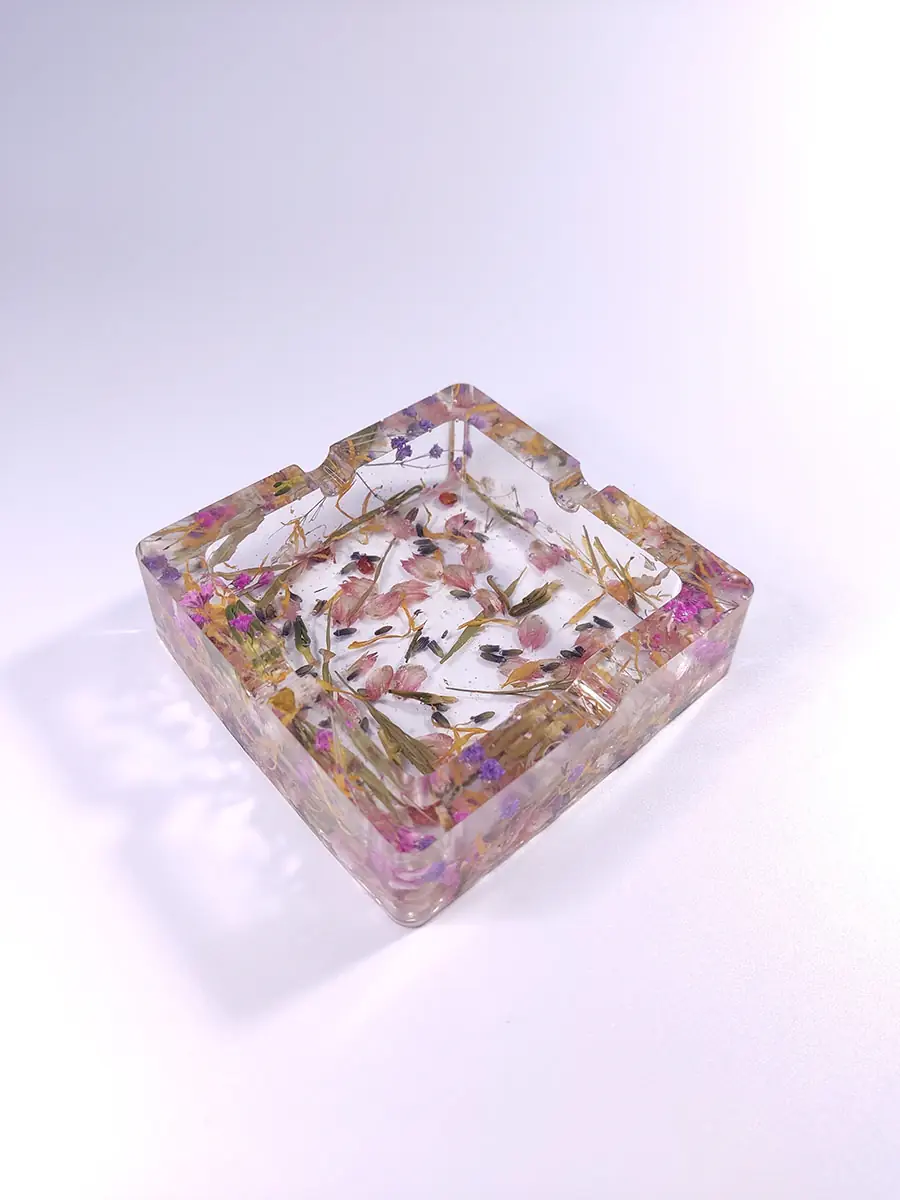 Τασάκι τετράγωνο με αποξηραμένα λουλούδια