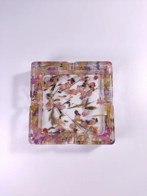 Τασάκι τετράγωνο με αποξηραμένα λουλούδια