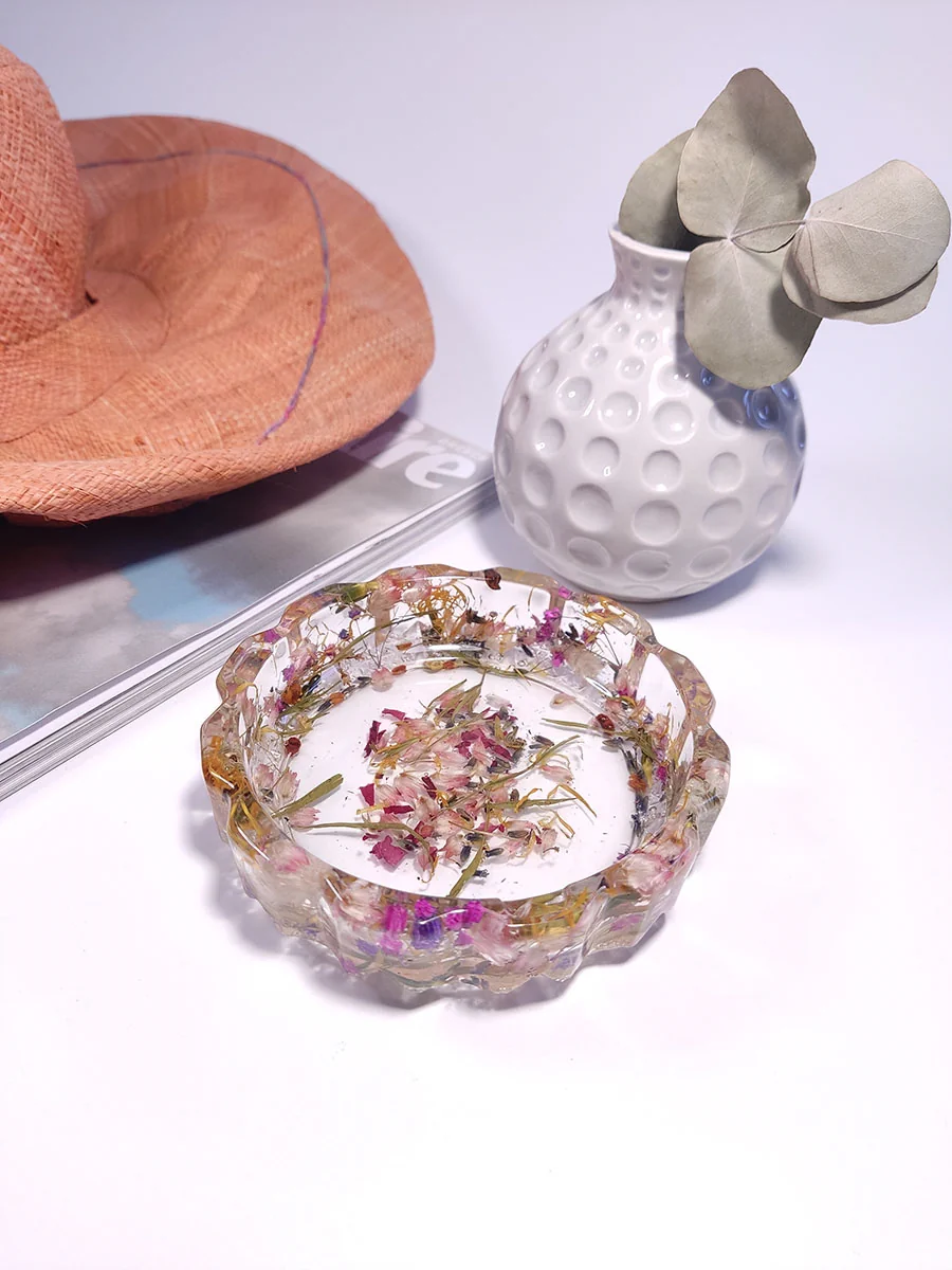 Διακοσμητικό πιατάκι με πέταλα από αποξηραμένα άνθη