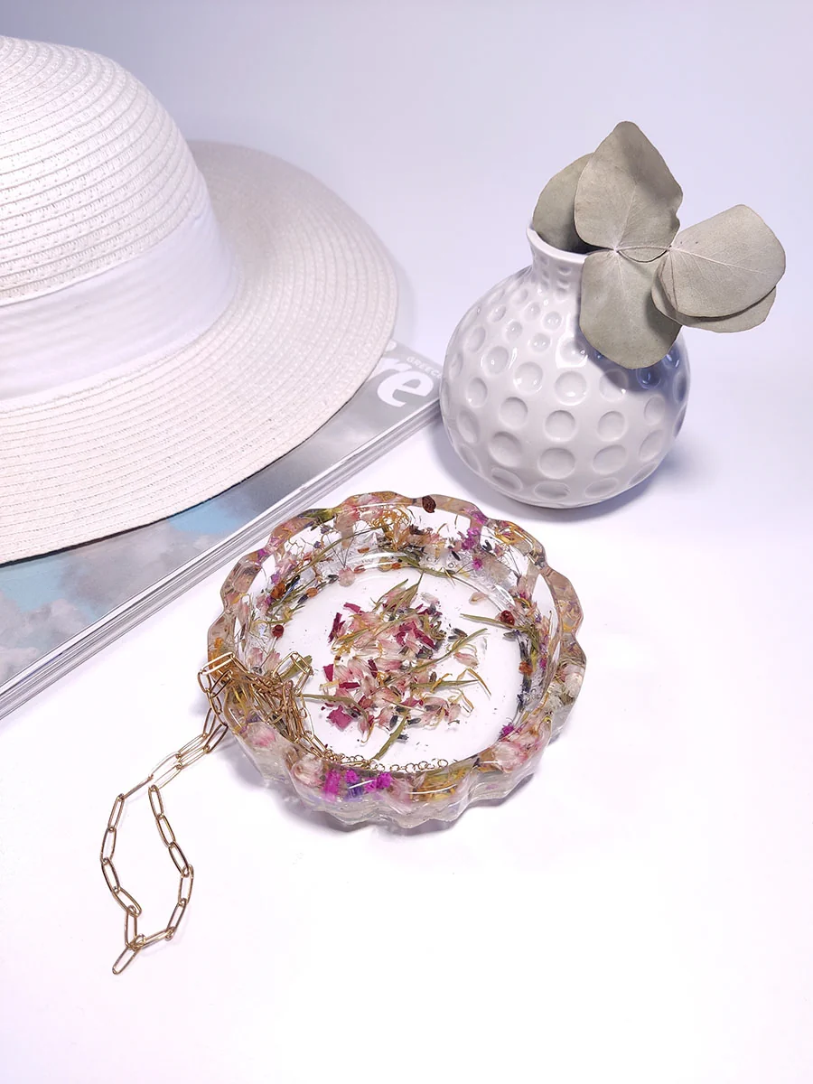 Διακοσμητικό πιατάκι με πέταλα από αποξηραμένα άνθη