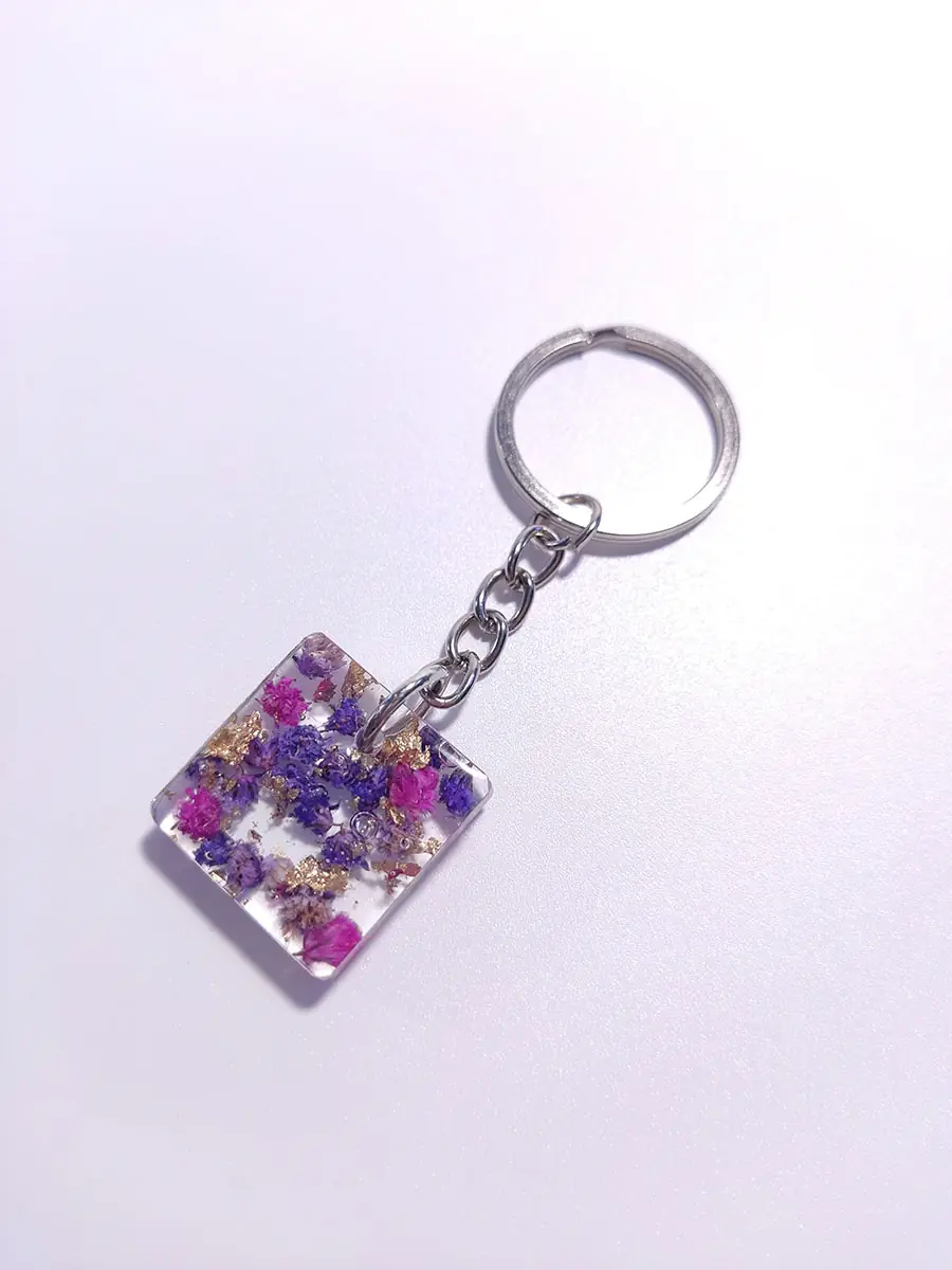 Μπρελόκ τετράγωνο με μοβ & ροζ γυψοφίλη