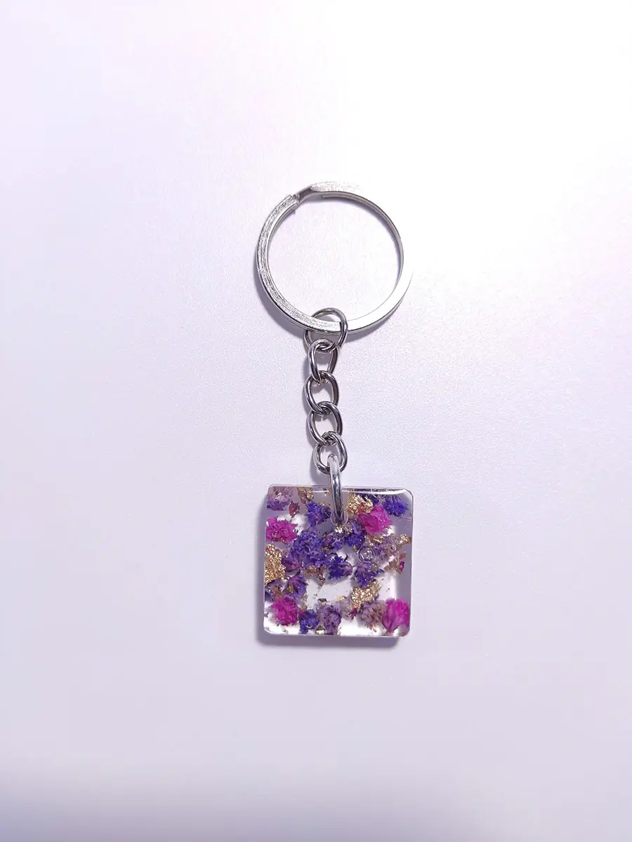 Μπρελόκ τετράγωνο με μοβ & ροζ γυψοφίλη