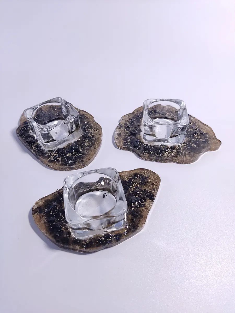 Διακοσμητική βάση ρεσό από υγρό γυαλί με πετραδάκια