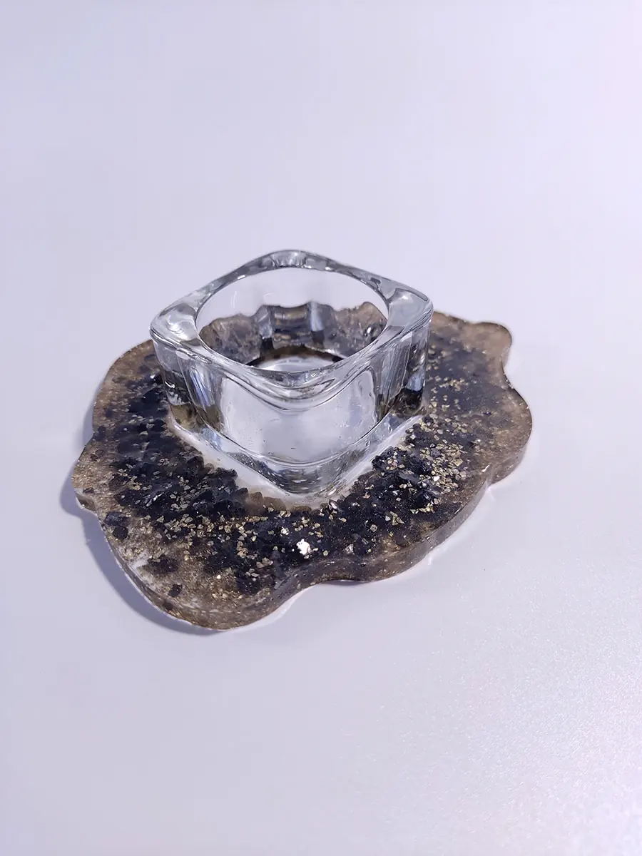 Διακοσμητική βάση ρεσό από υγρό γυαλί με πετραδάκια