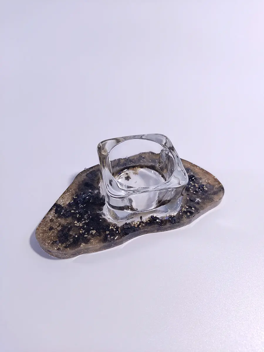 Διακοσμητική βάση ρεσό από υγρό γυαλί με πετραδάκια