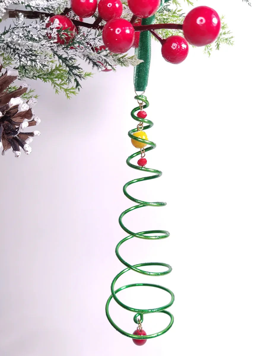 Χειροποίητο στολίδι στριφογυριστό δεντράκι πράσινο