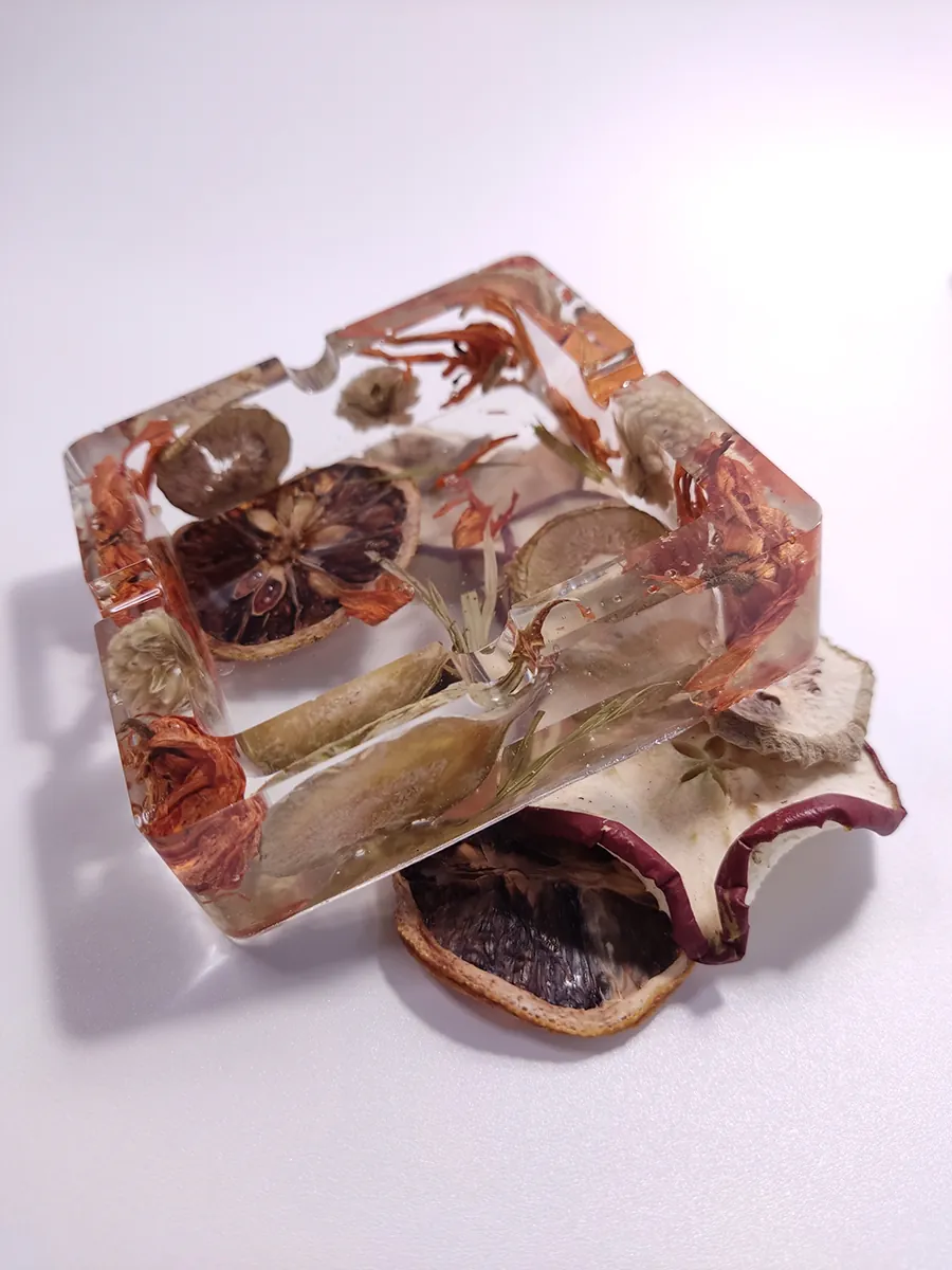 Τασάκι τετράγωνο με αποξηραμένα φρούτα