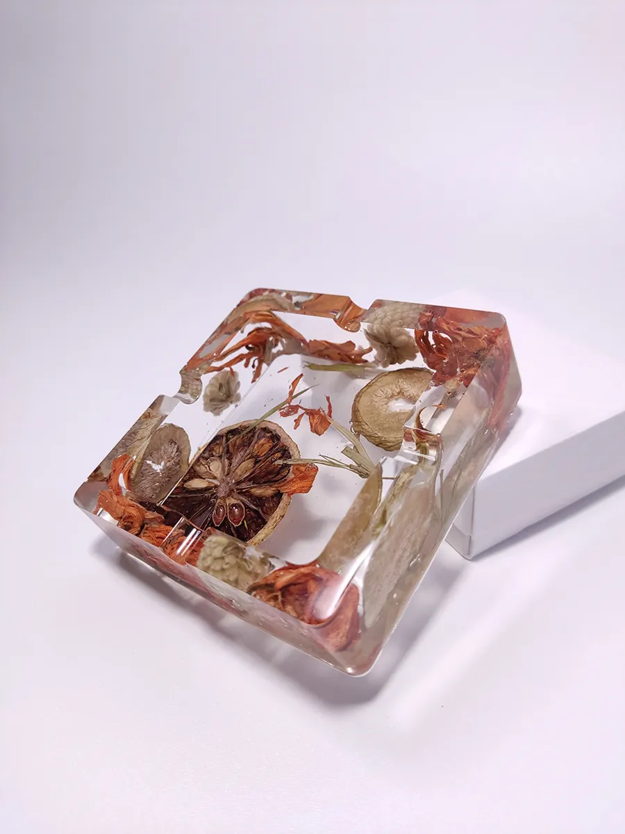 Τασάκι τετράγωνο με αποξηραμένα φρούτα