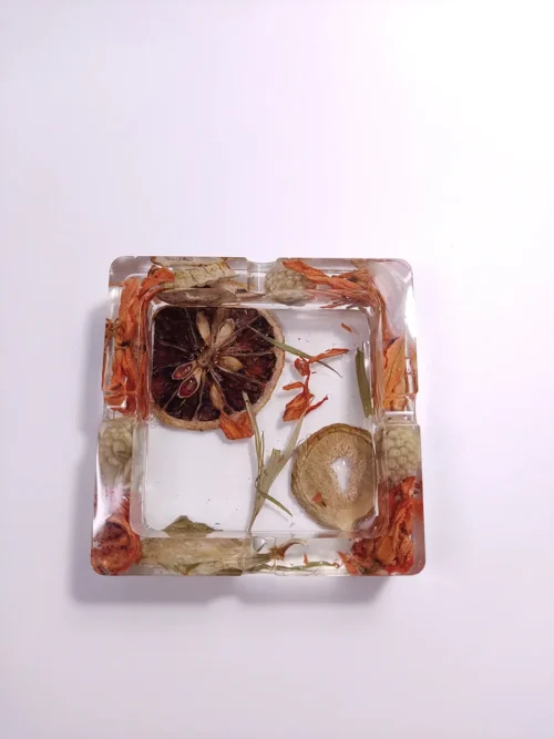 Τασάκι τετράγωνο με αποξηραμένα φρούτα