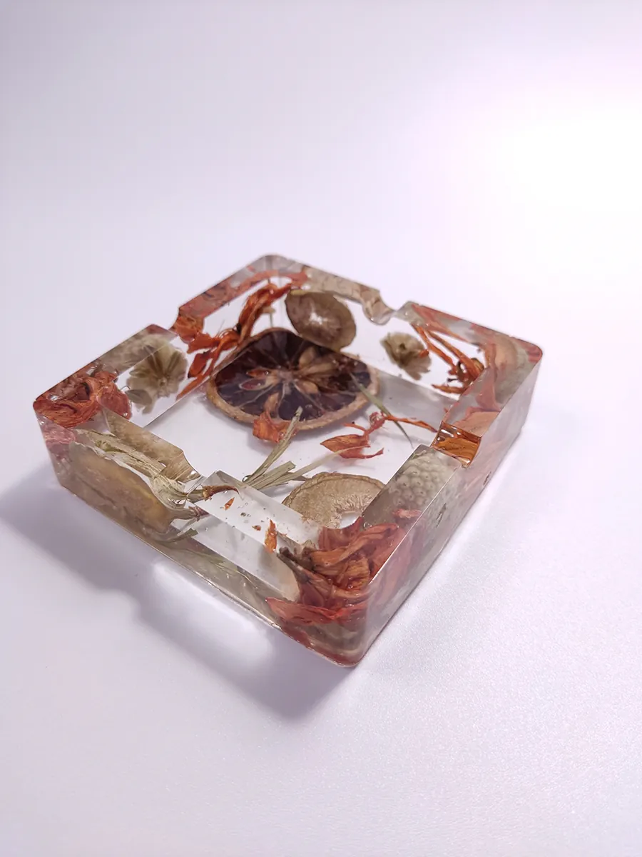 Τασάκι τετράγωνο με αποξηραμένα φρούτα